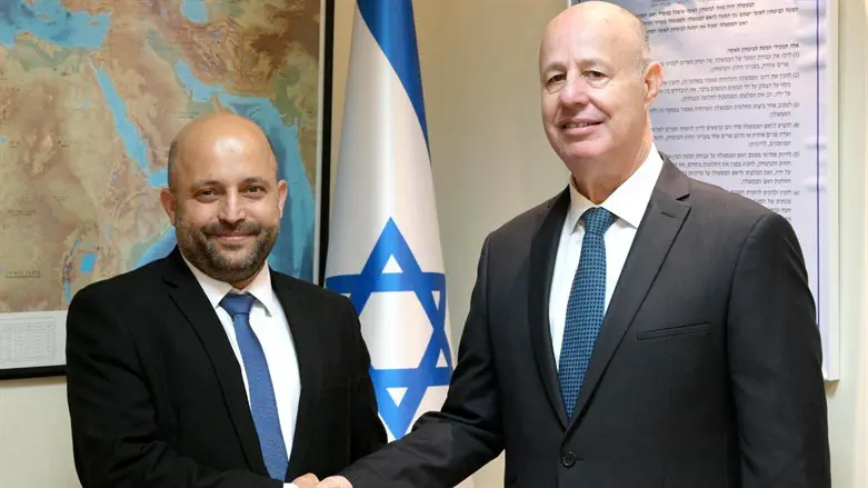 צחי הנגבי ואיל חולתא