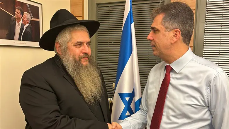 השר אלי כהן והרב משה אסמן