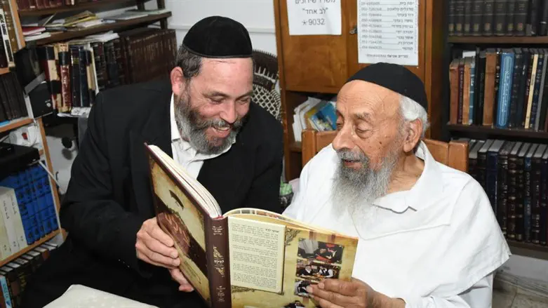 שוקי לרר עם הרב המנוח