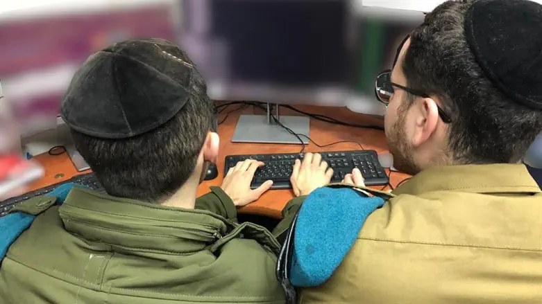 א' וי' מיחידת מצו"ב של חיל תקשוב