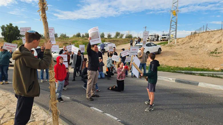 המחאה בצומת אלון