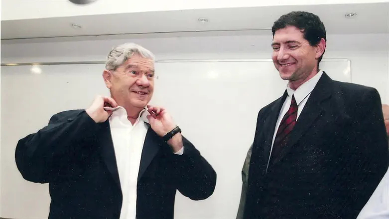 עו"ד יצחק לקס בתמונה מהעבר עם השופט אהרון ברק