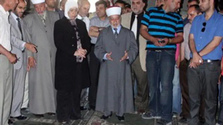 השטיח השרוף במסגד אל מועייר