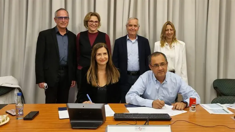 חתימת ההסכם