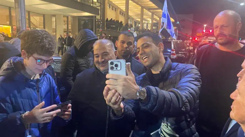 Mansour Abbas at anti-government protest in Tel Aviv