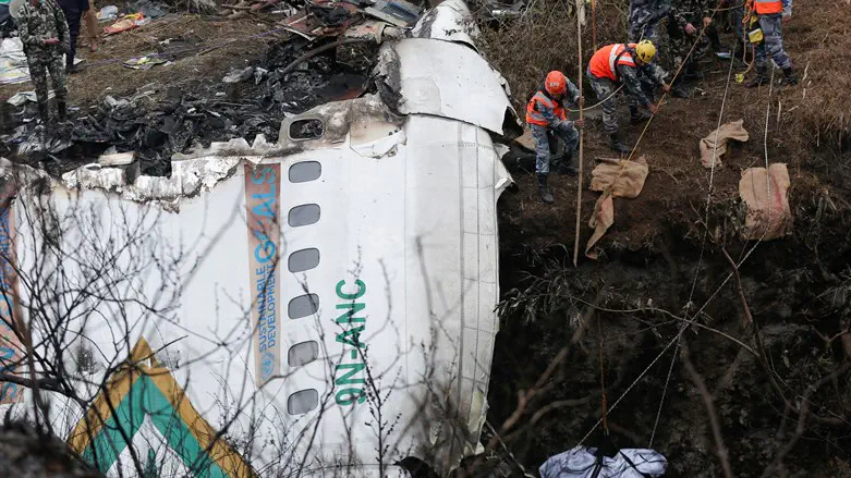 На месте крушения самолёта в Непале