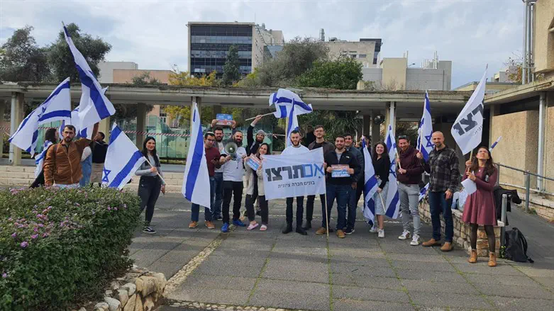 יוצאים להשמיע קול מושתק