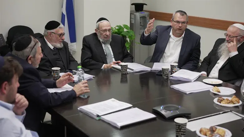 יהודה כהן עם חברי מועצת הרבנות הראשית