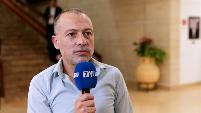 מזהיר. גיא לוי