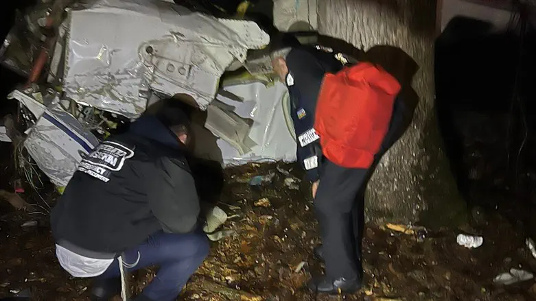צוותי זק"א וארגון 'מתעסקים' בזירת התרסקות המטוס