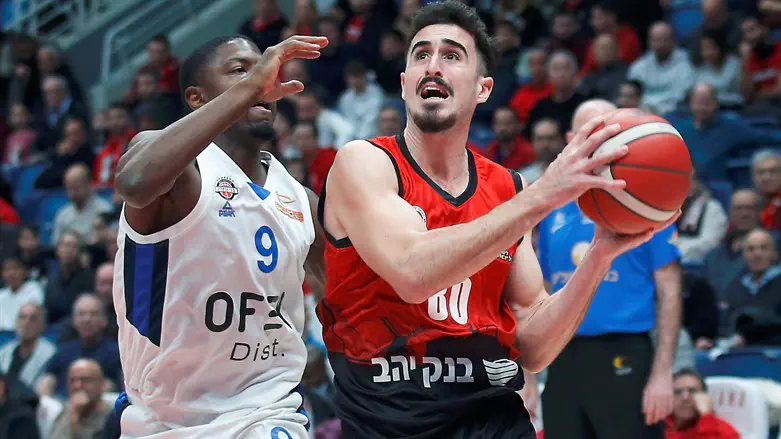 קורנליוס מול הרצליה הערב. ניצחון דרמטי 