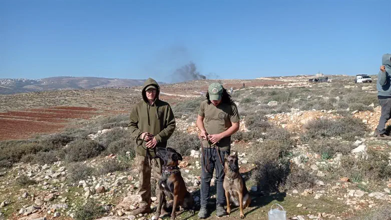 IDU volunteers protect outpost