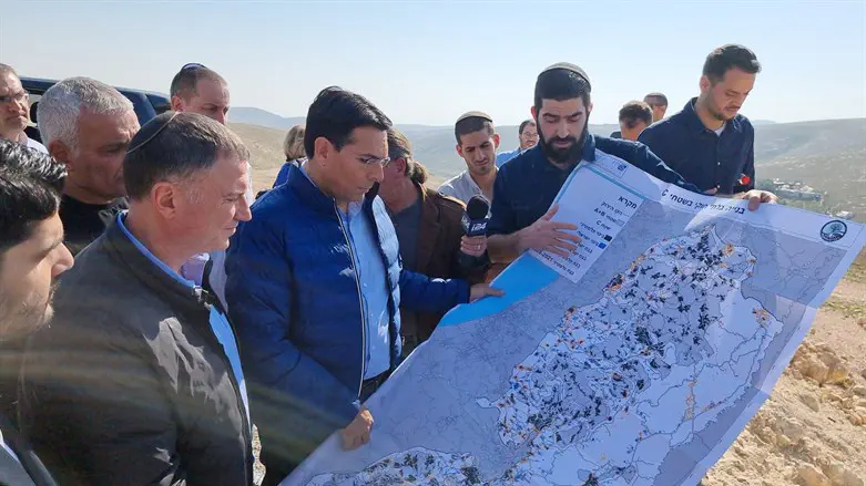 27 / 5 000 Результаты перевода Перевод Данон и Эдельштейн во время тура