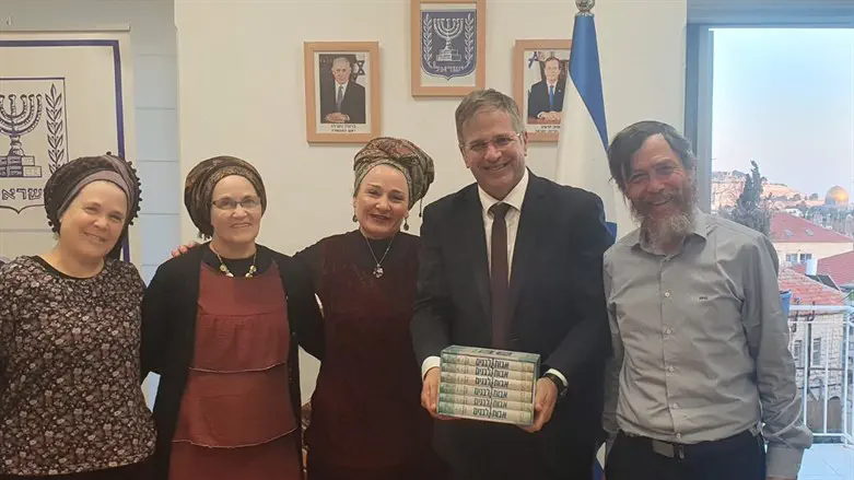 השר יואב קיש וילדים של הרב דרוקמן