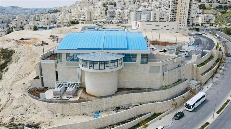 הבריכה בהר חומה