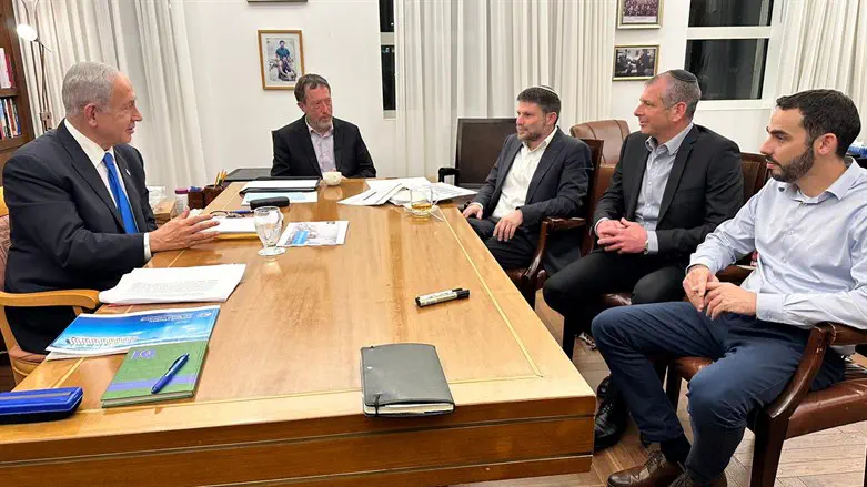 נתניהו וסמוטריץ' במהלך הישיבה