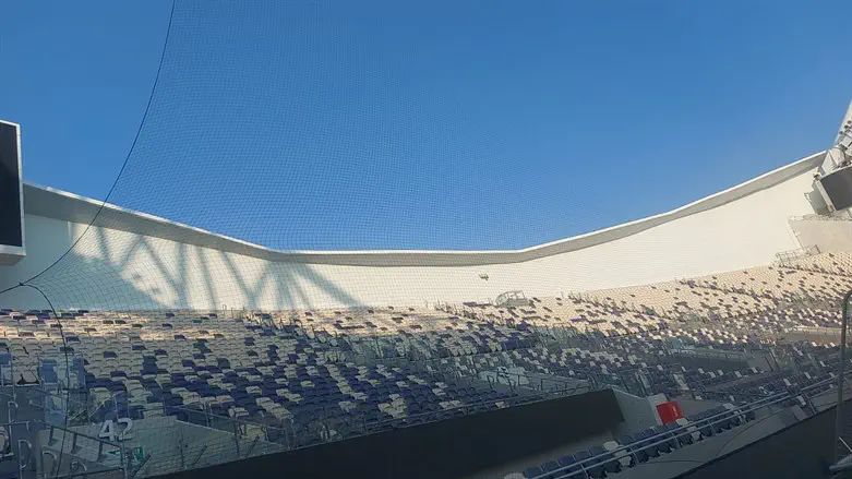 הרשת החדשה באצטדיון בלומפילד