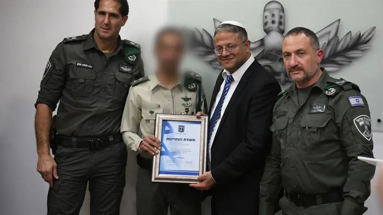 תעודות הצטיינות ללוחמים שנטרלו מחבלים