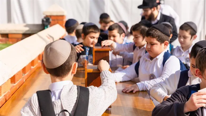 תלמידים בכפר חב"ד