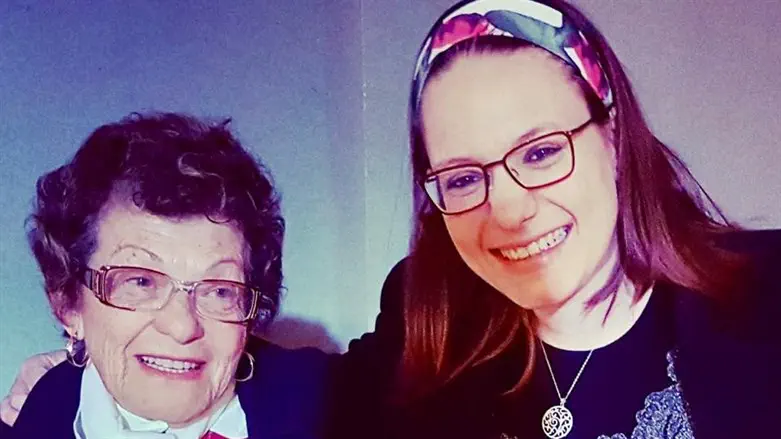 סיון רהב מאיר וסבתה