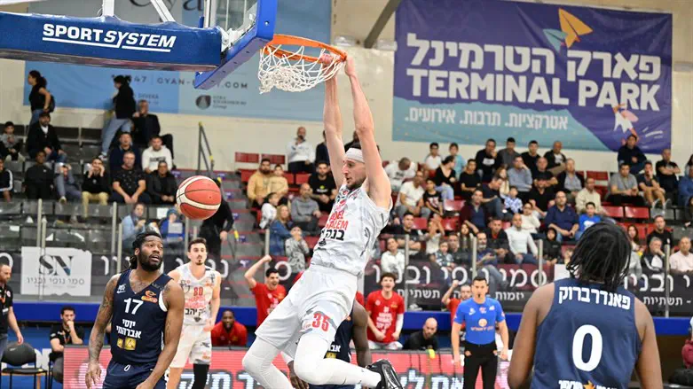 הנקינס. מטביע הערב את אילת