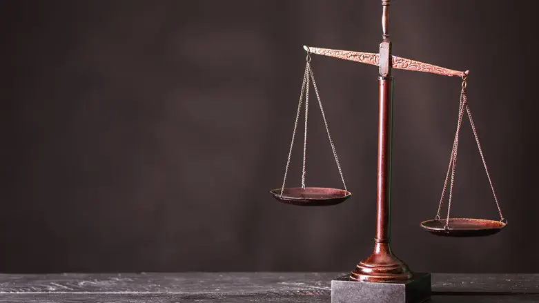 מאזניים, צדק