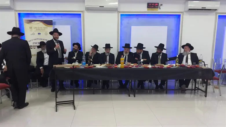 הרבנים והדיינים בטקס