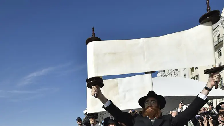Torah scrolls at unveiling of new synagogues