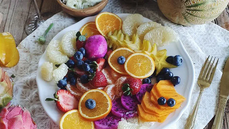 "פירות טריים בט"ו בשבט? זו הפיכה משטרית!" אילוסטרציה