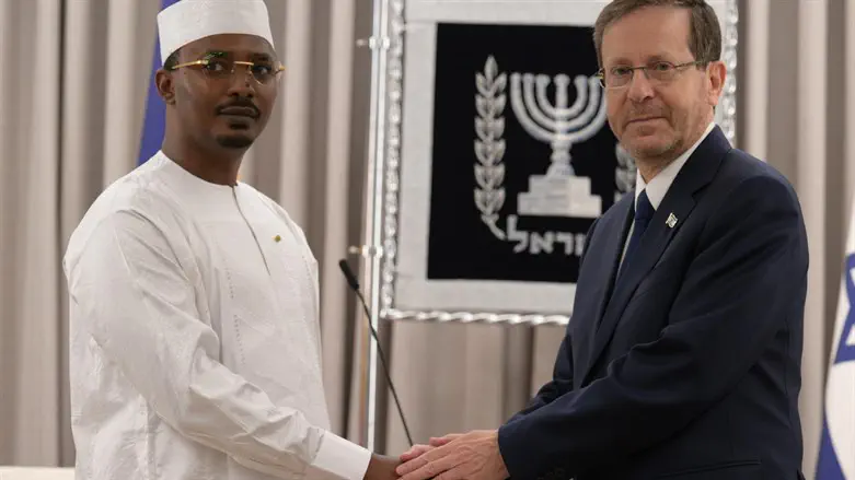 יצחק הרצוג ומהמט אידריס דבי איטנו 