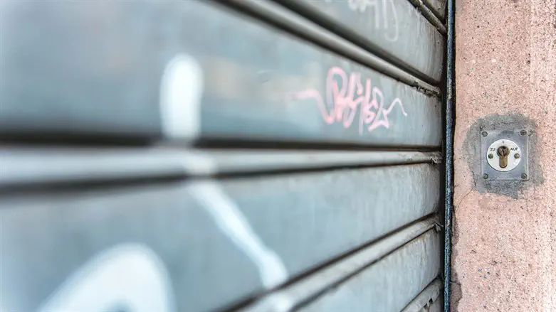 חנות סגורה, אילוסטרציה