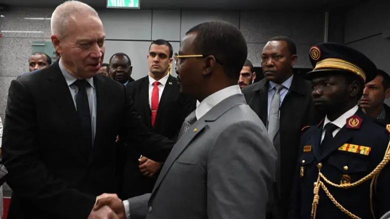 מהמט דבי ויואב גלנט