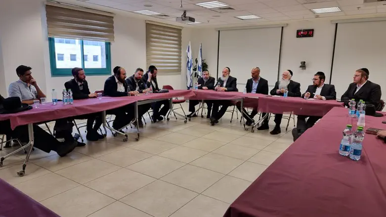 המפגש שר השר פרוש עם משפחות הנספים