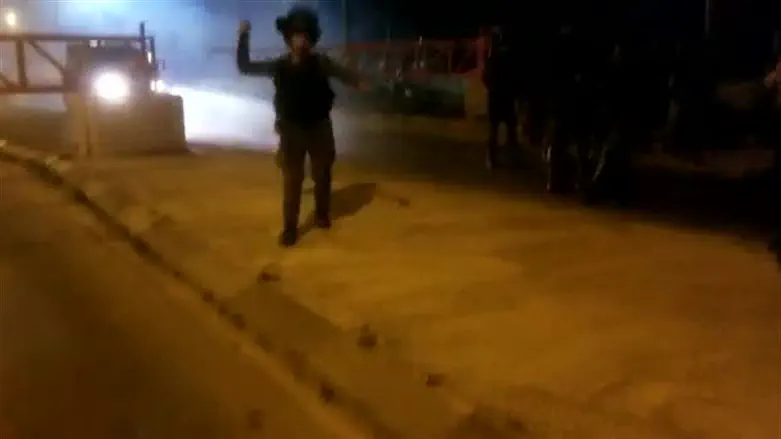 השלכת רימון הלם, אילוסטרציה