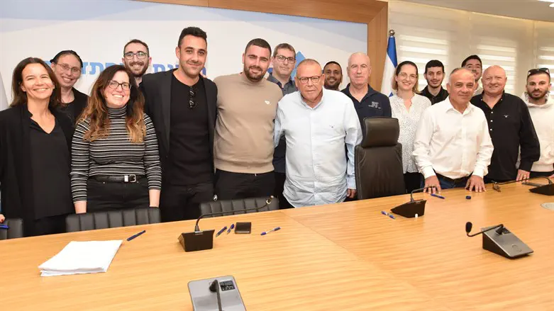 חתימת ההסכם 