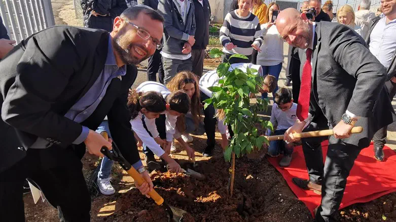 אמיר אוחנה וישראל גנץ בנעלה