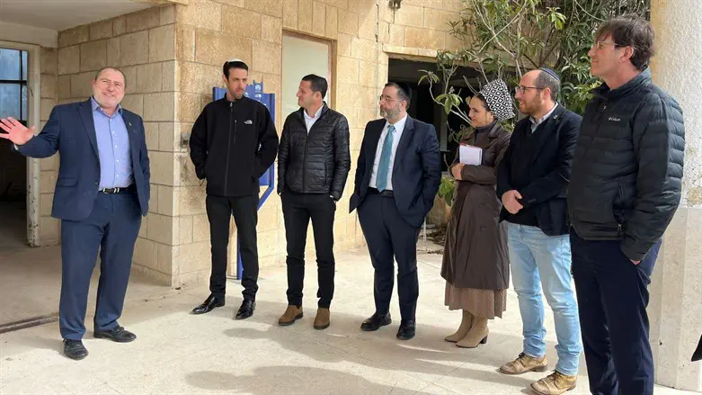 מתצפתים על שדה התעופה הישן