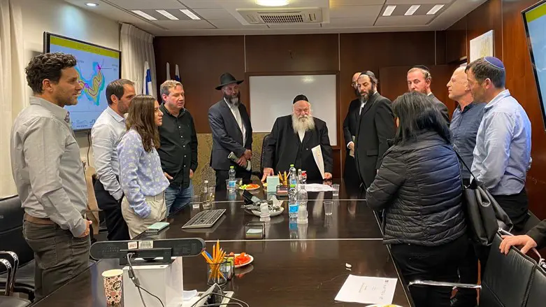 הישיבה בה הוחלט על קידום הקמת היישוב