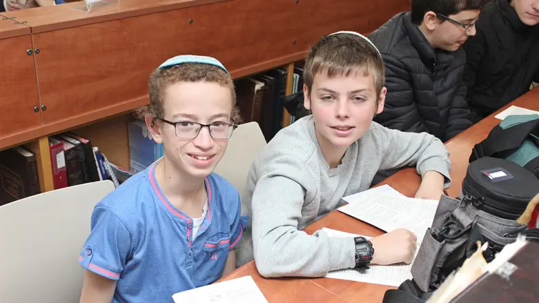 תלמידי מעלות לומדים