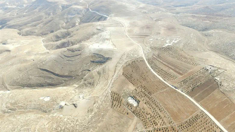 כביש שסוללים הפלסטינים. ארכיון