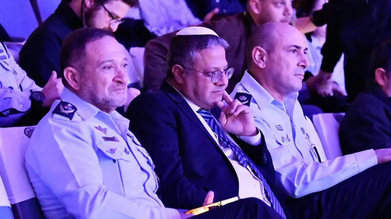 השר בן גביר והמפכ"ל שבתאי