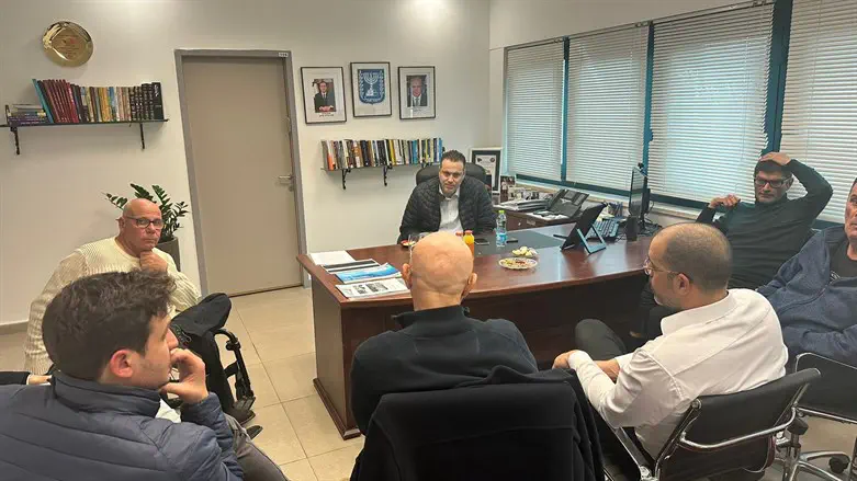 הפגישה עם השר זוהר היום