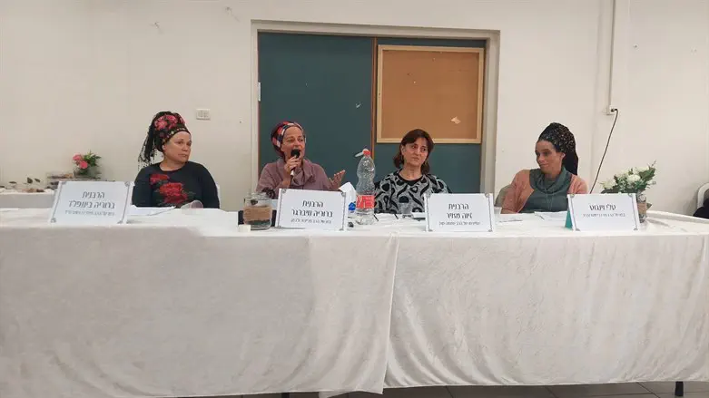 פאנל הרבניות