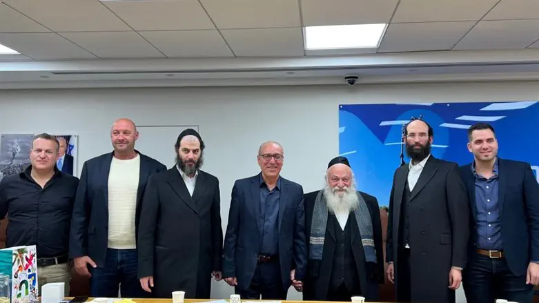 גולדקנופף וצוות משרדו