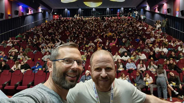 ישראל גנץ עם בני הנוער