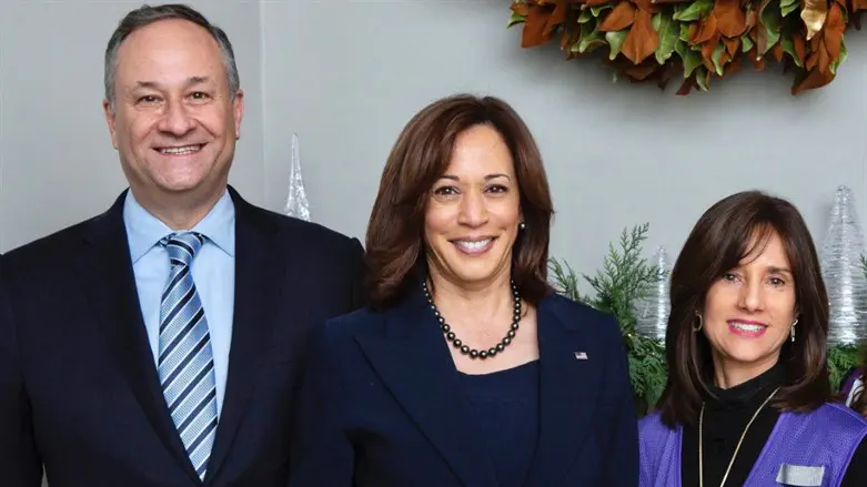 סגנית הנשיא קמלה האריס ובעלה דאג אומהוף