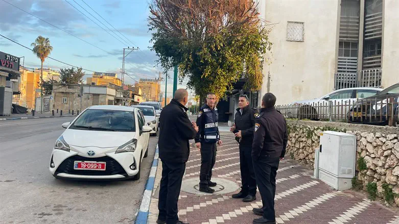 שוטרים ליד זירת הרצח בלוד