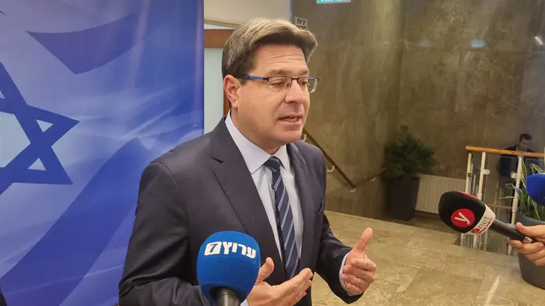 Офир Акунис