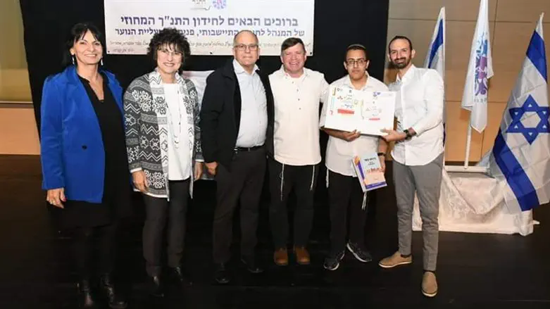 יהונתן כהן בגמר חידון התנ"ך המחוזי