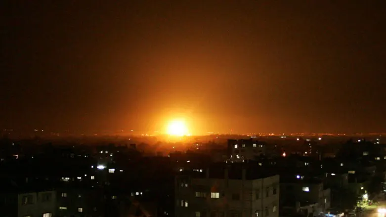 Взрыв после авиаудара по Газе